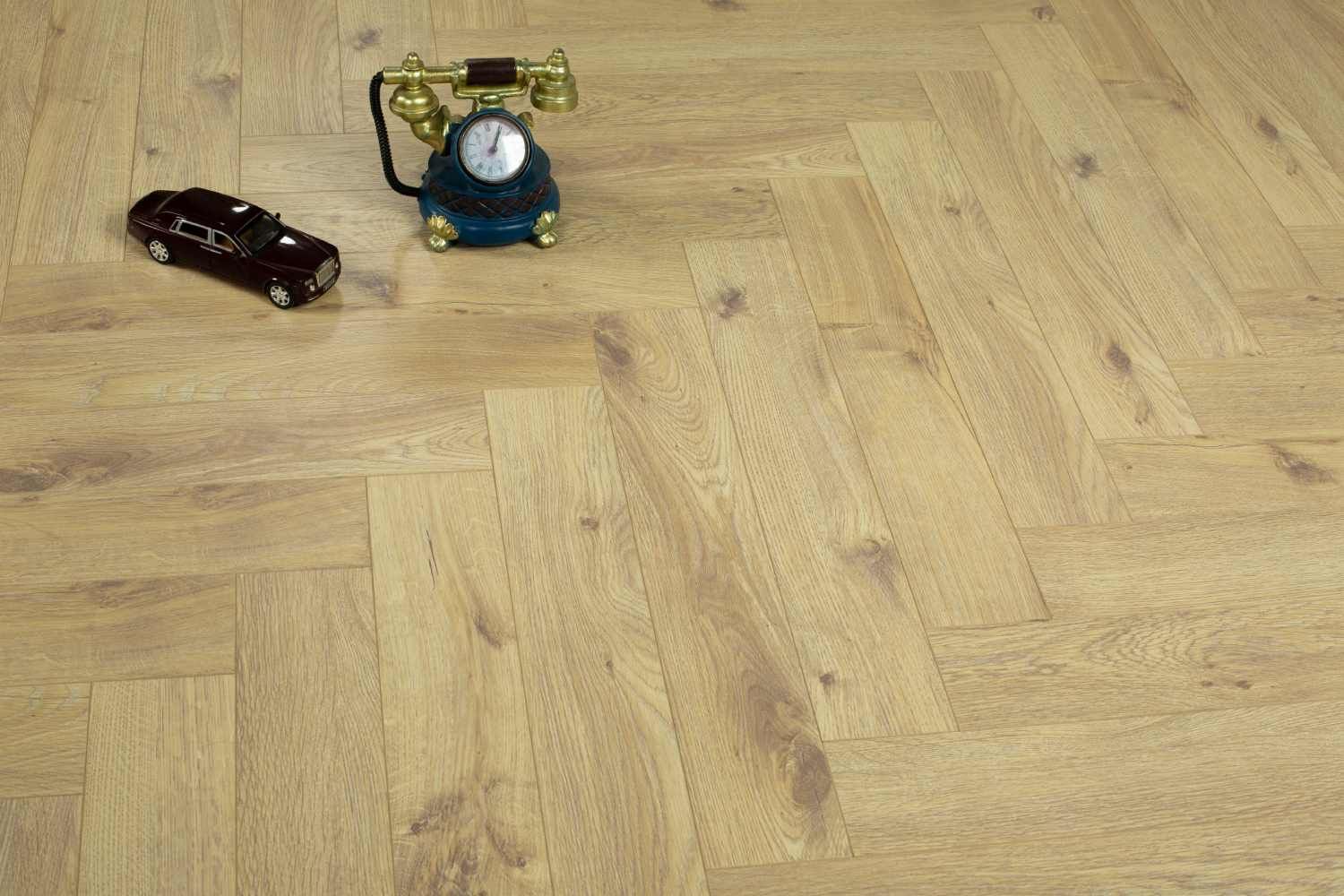 Oakwood Herringbone 12mm Royal Oak Laminate