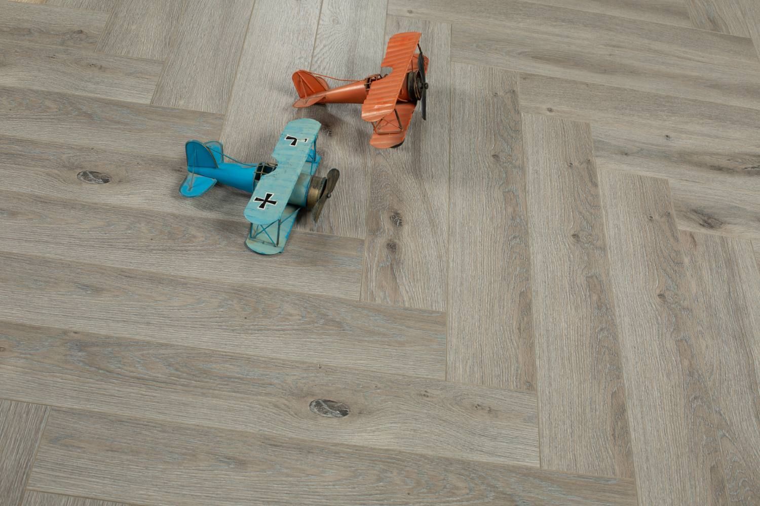 Oakwood Herringbone 12mm Cappuccino Oak Laminate