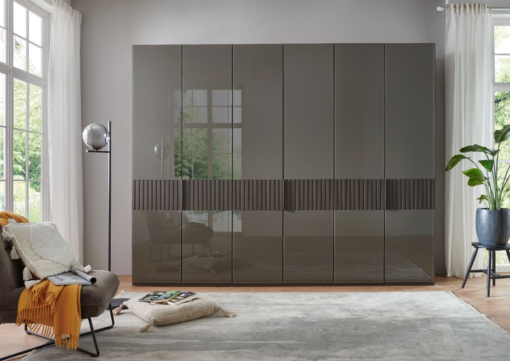 Oakwood Wiemann Ventura 6 Hinged Door Wardrobe In Havana Glass