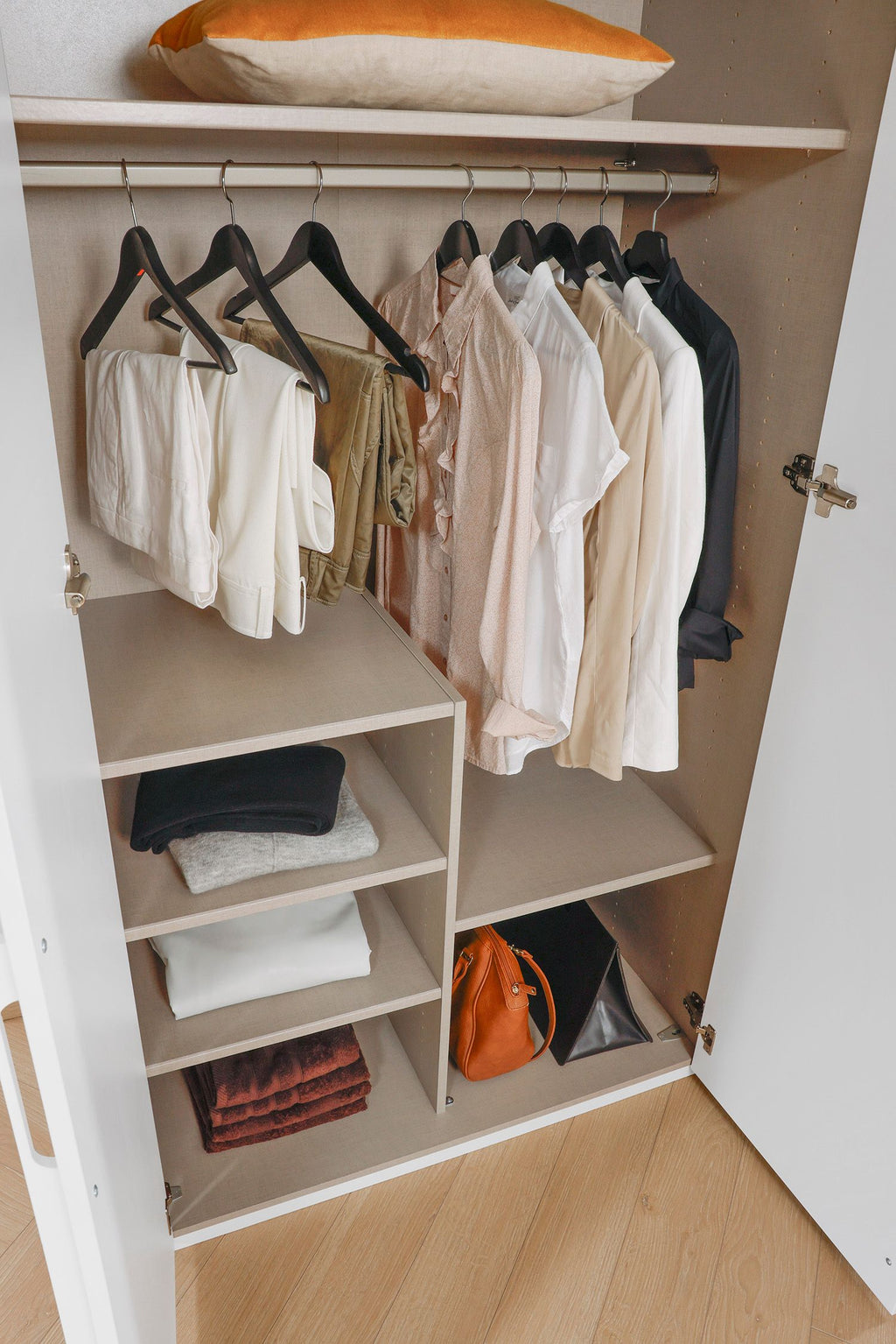 Oakwood Rauch Skat Shine 6 Hinged Door Wardrobe