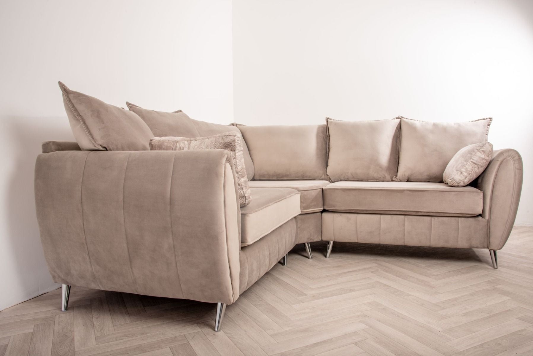 Oakwood Sophia Plush Velvet Fabric Upholstered Corner Sofa