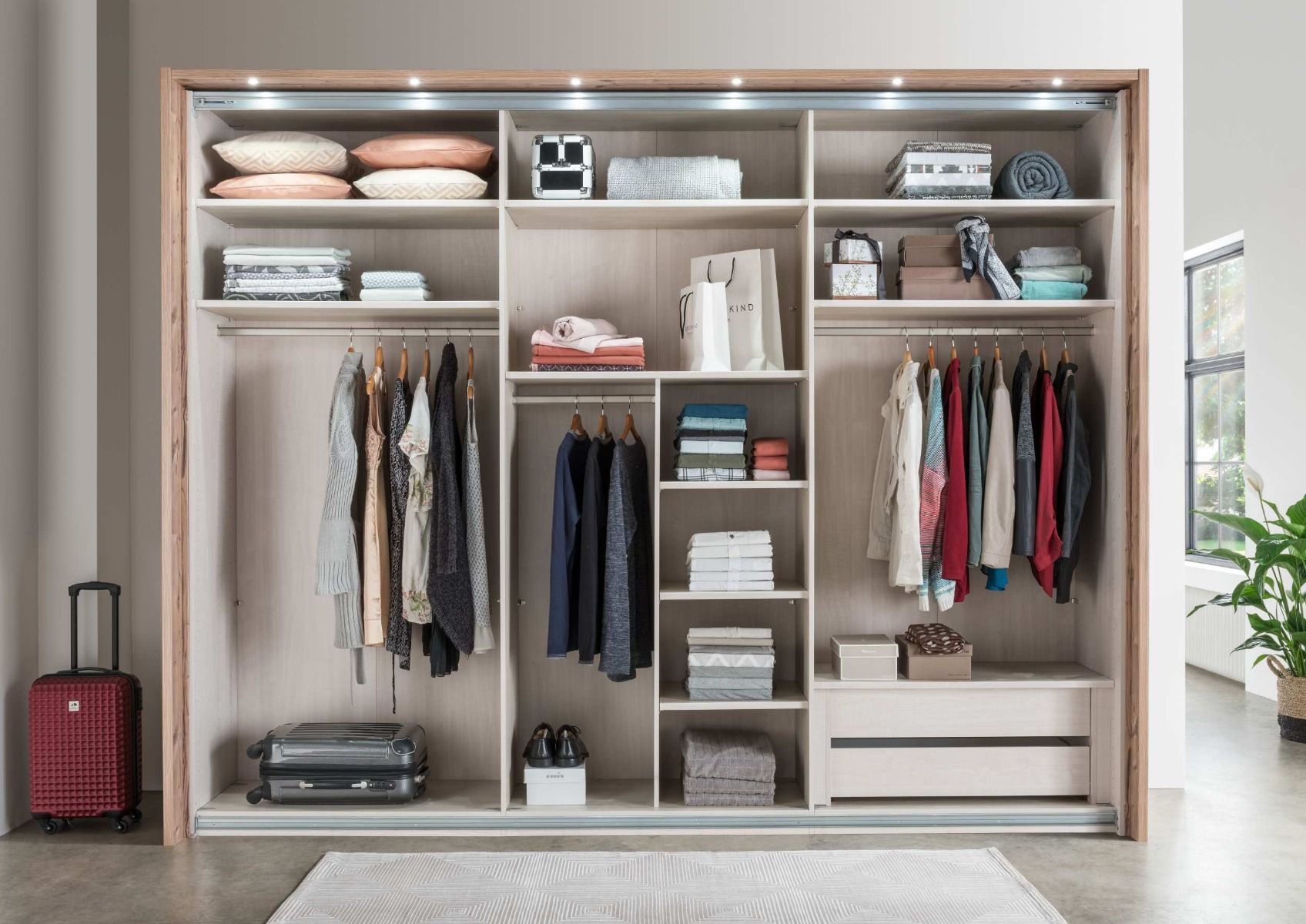 Oakwood Wiemann Berlin White Glass Front Finish Sliding Door Wardrobe