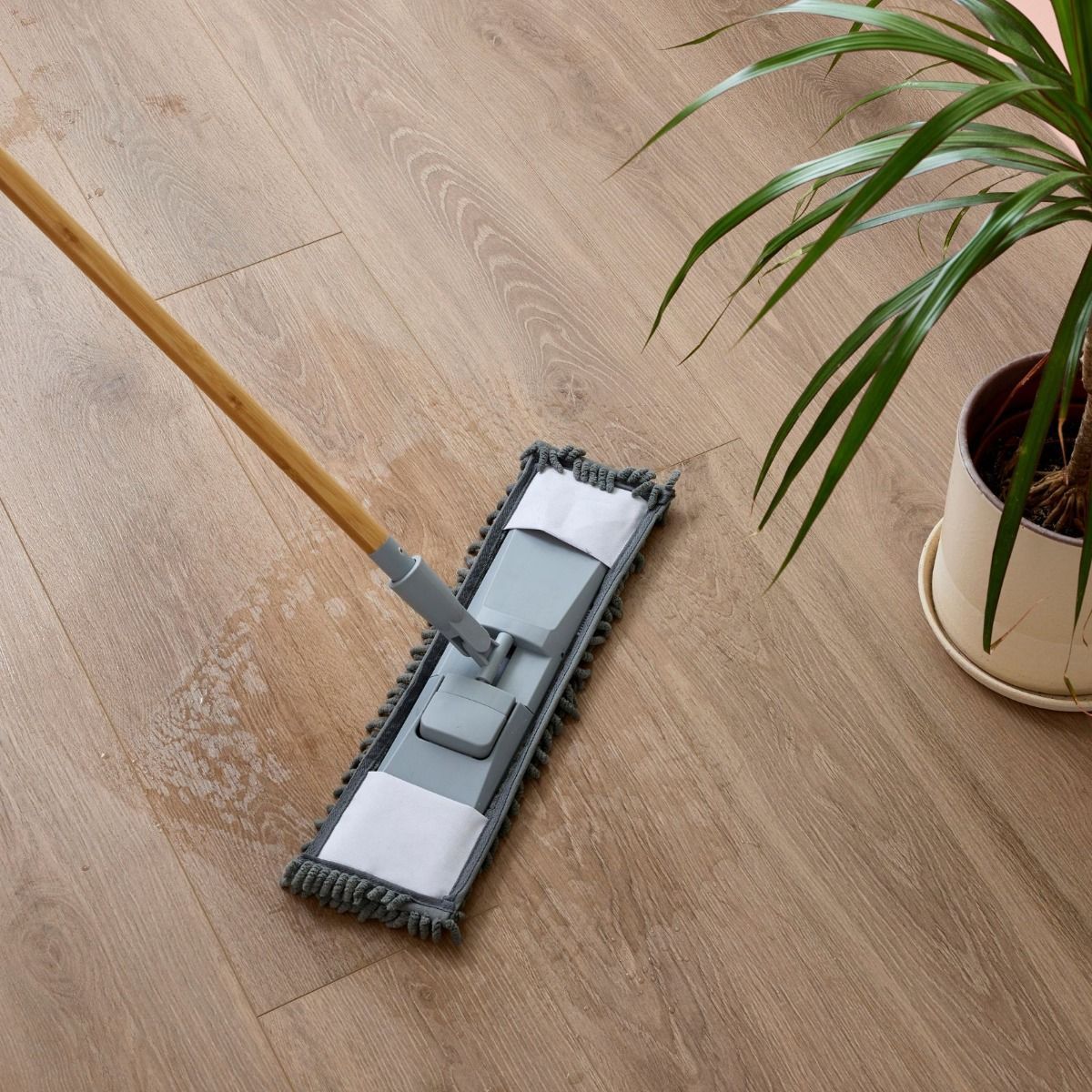 Oakwood Berry Alloc Ocean 8 V4 Laminate Flooring Bloom Light Brown