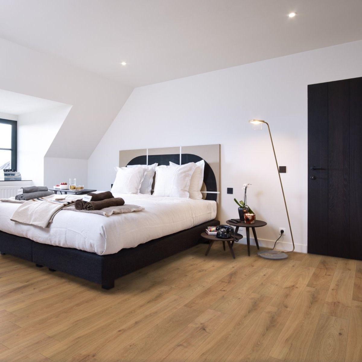 Oakwood Berry Alloc Ocean 8 V4 Laminate Flooring Crush Natural