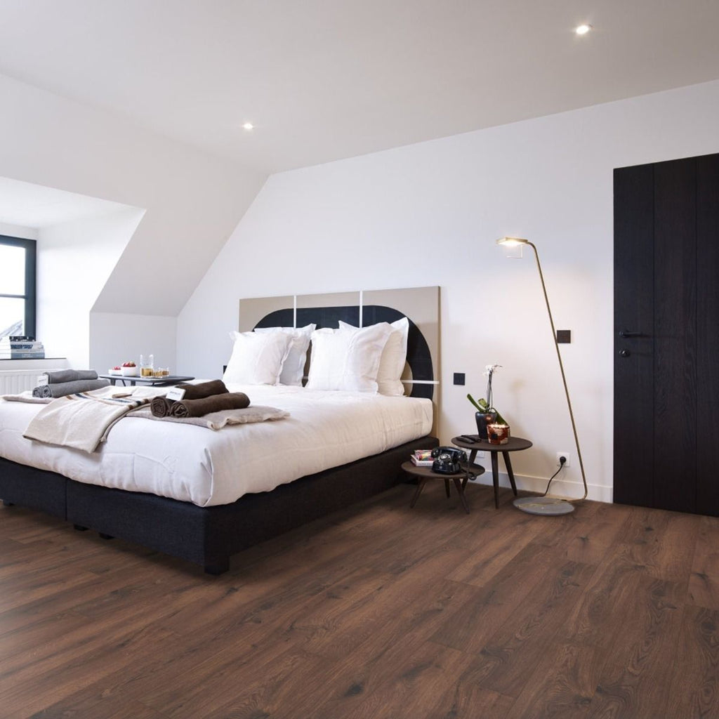 Oakwood Berry Alloc Ocean 8 V4 Laminate Flooring Gyant Warm Brown