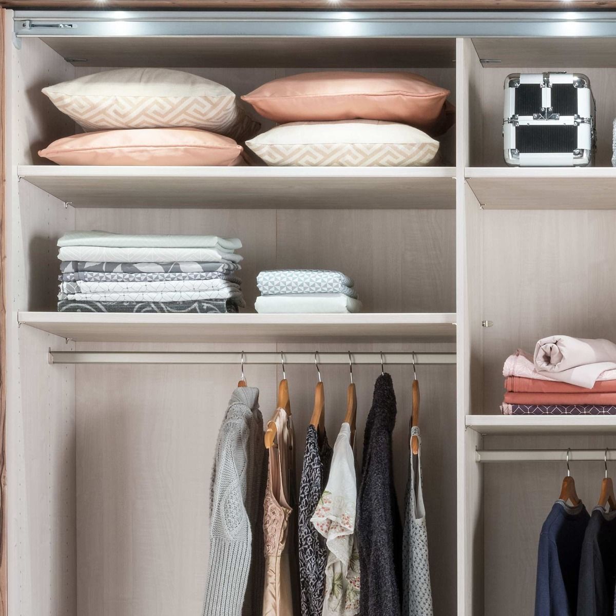 Oakwood Wiemann Berlin Sliding Door Wardrobe Graphite & Pebble Grey Glass