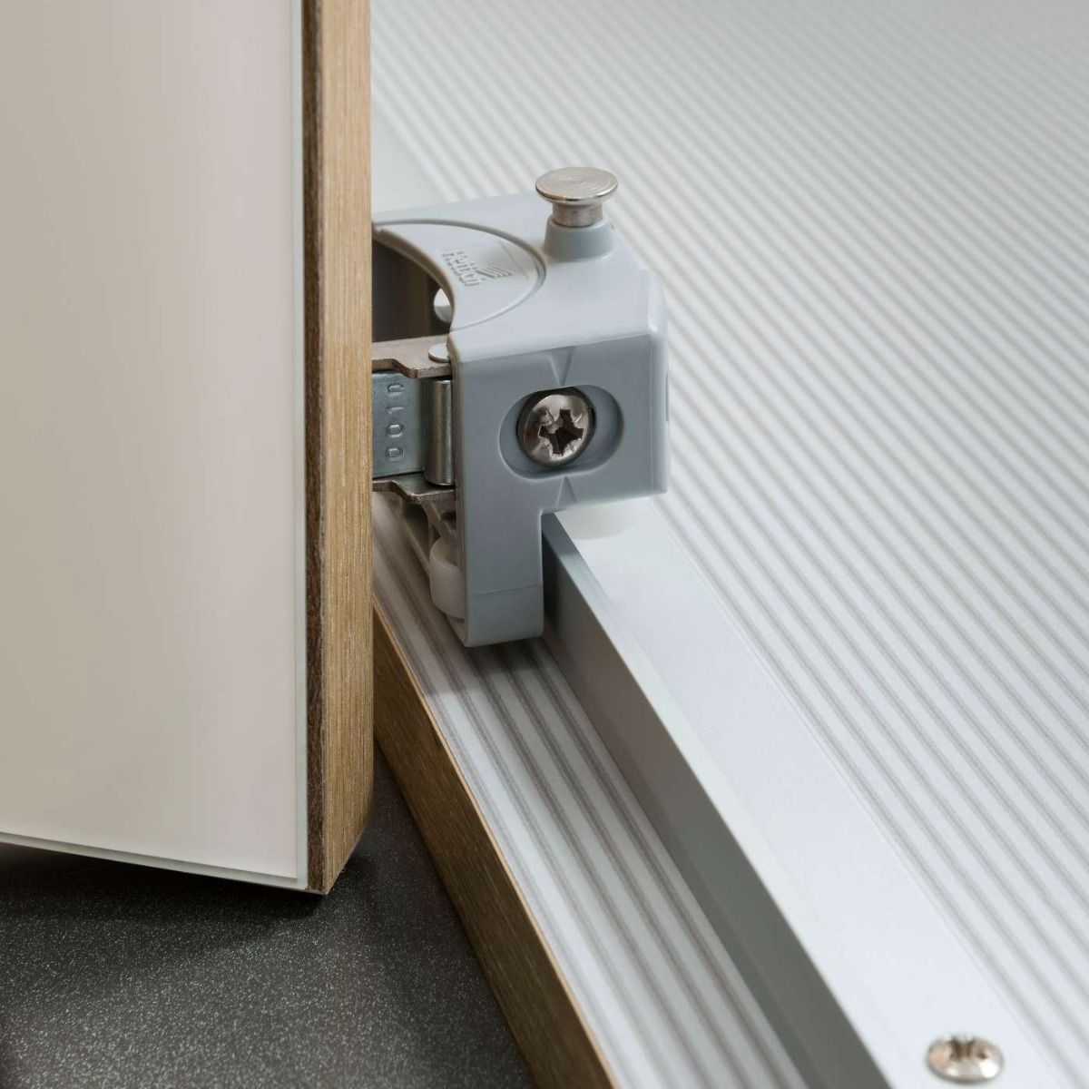 Oakwood Wiemann "Monaco 2000" Bi-Folding Doors Combi Wardrobe
