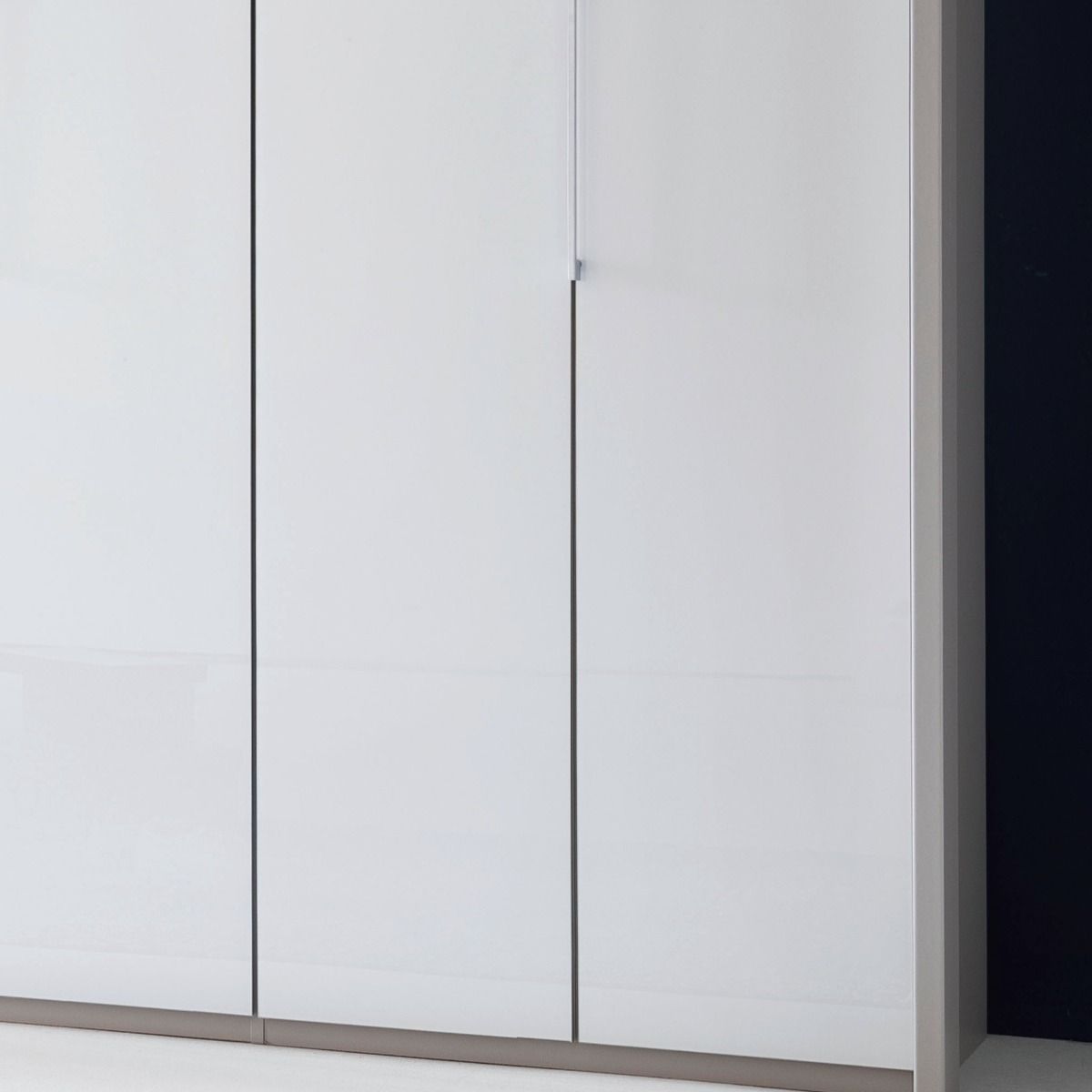 Oakwood Wiemann "Monaco 2000" White Bi-Folding Doors Wardrobe - 300CM