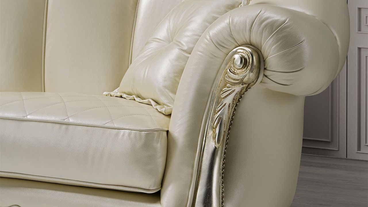 Oakwood Newtrend Concepts Carlos The Classic Style Supreme Quality Italian Leather Sofa
