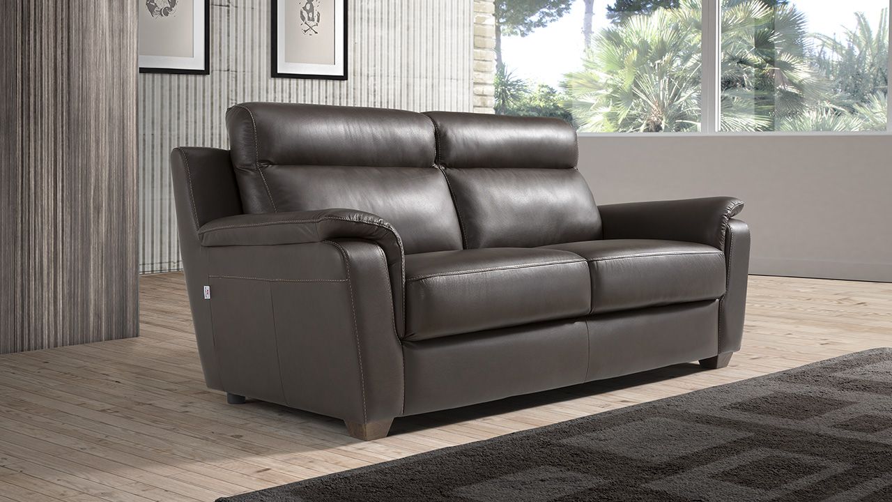 Oakwood NewTrendConcepts Edna Italian Leather Sofa