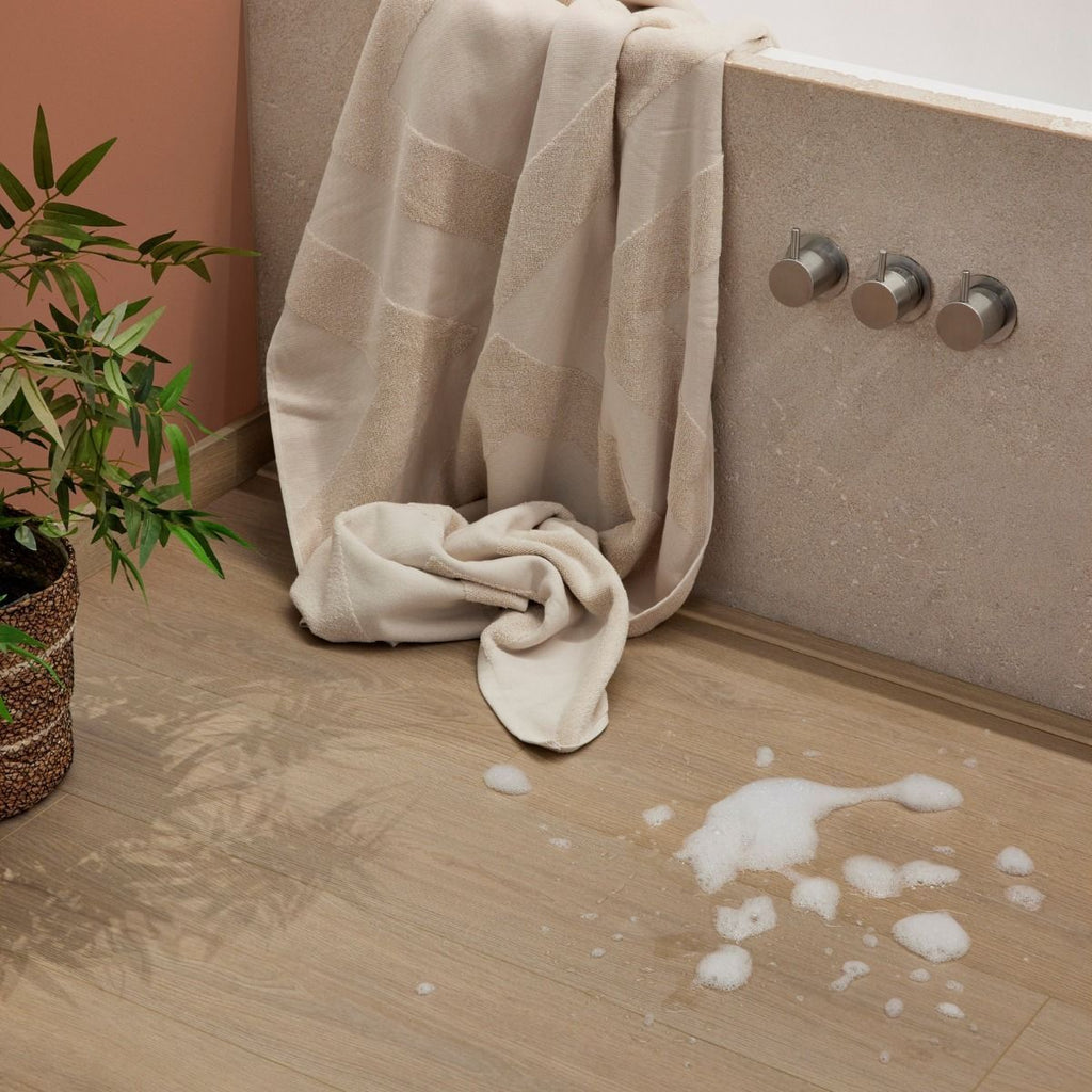 Oakwood Berry Alloc Ocean 8 V4 Laminate Flooring Select Light Brown
