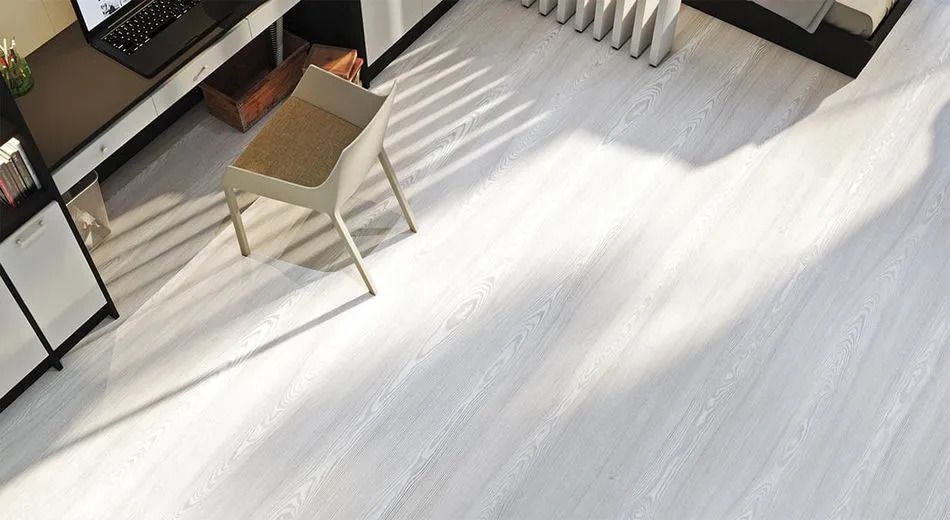 Oakwood AGT Natura Select 8mm Laminate Flooring - Pacific Pine